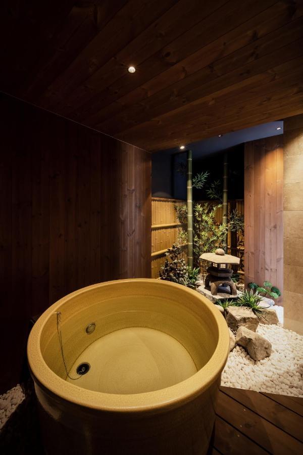 古今 天下茶屋 With A Private Parking Lot And A Half Open-Air Bath And Direct To Kix Villa Osaka Dış mekan fotoğraf
